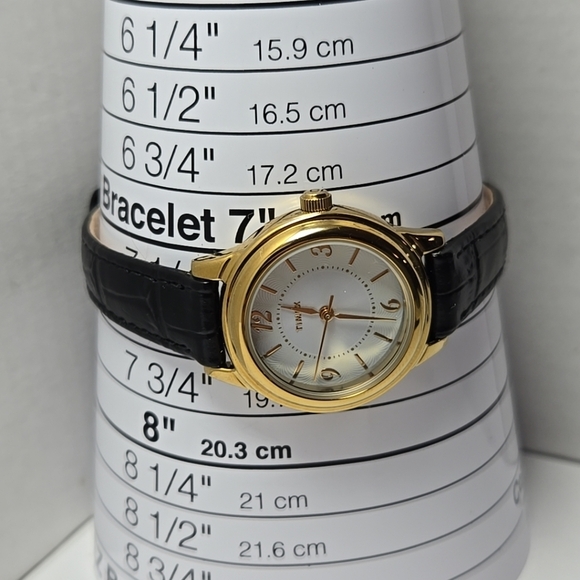 Womens Timex Classics Gold Tone Black Leather Strap Watch TW2R86100 New Battery - Picture 6 of 11